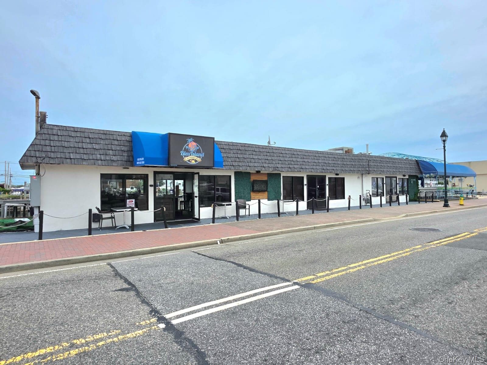 103 Woodcleft Ave Ave, Freeport