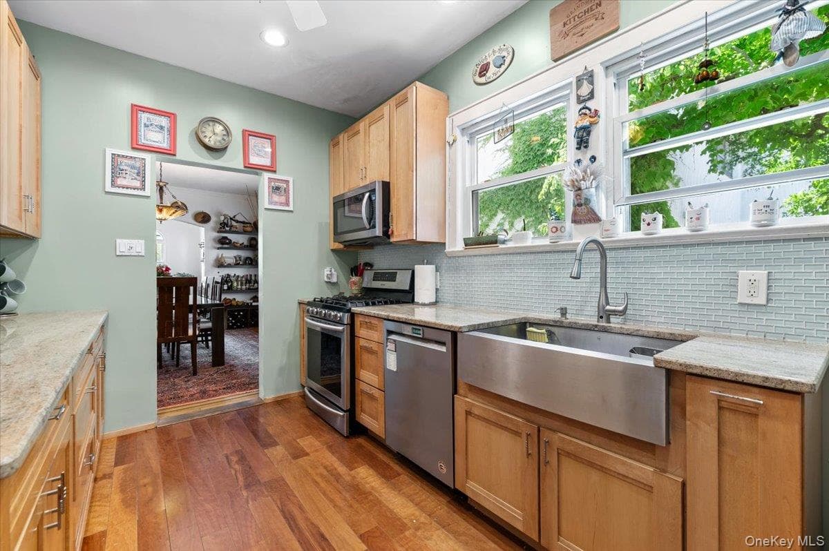 323 E Walnut Street thumbnail 10