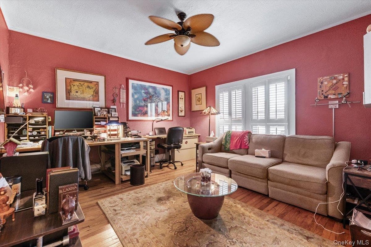 323 E Walnut Street thumbnail 15