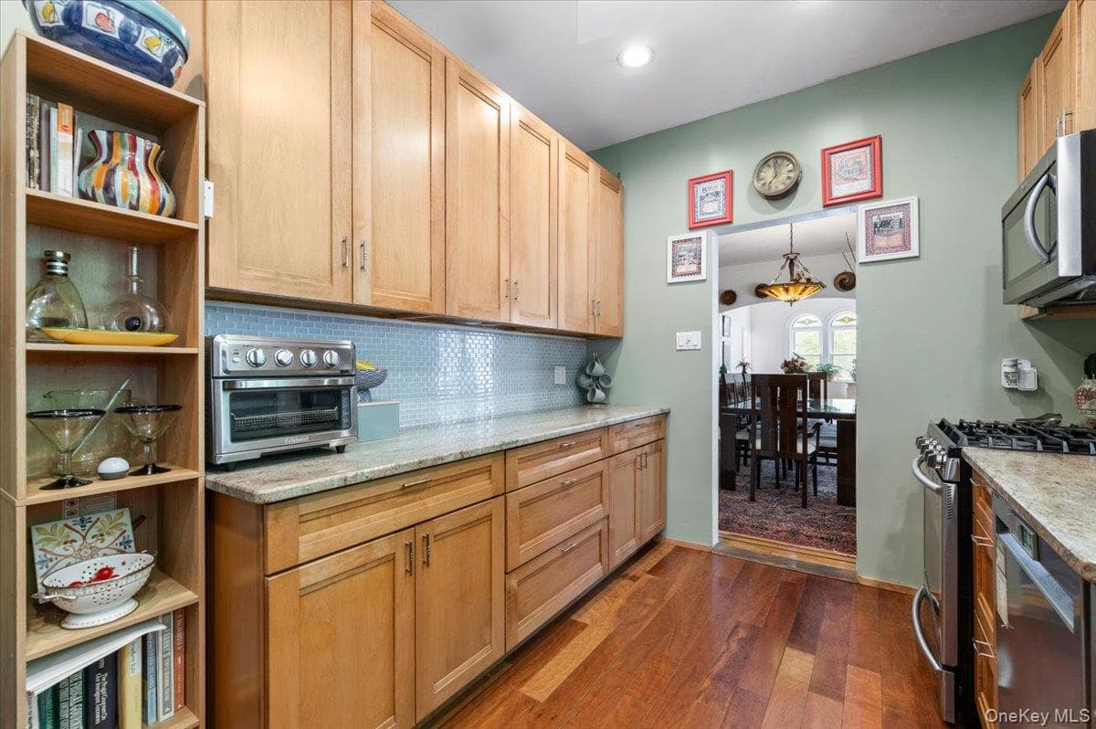 323 E Walnut Street thumbnail 9