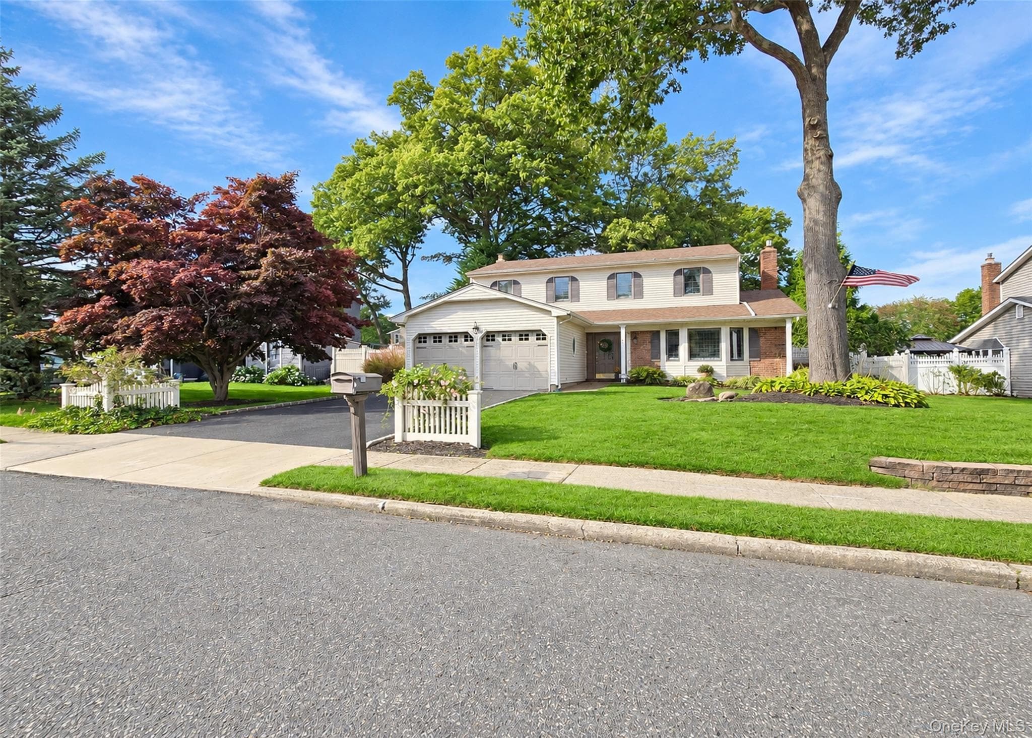 7 Colmar Avenue, Lake Grove