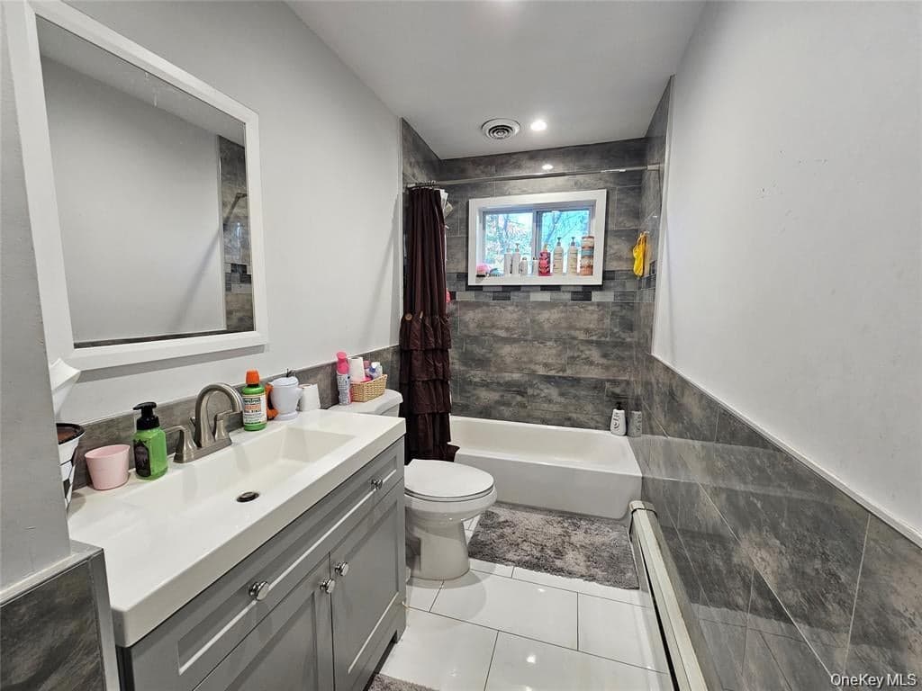 228 Hudson Avenue thumbnail 6