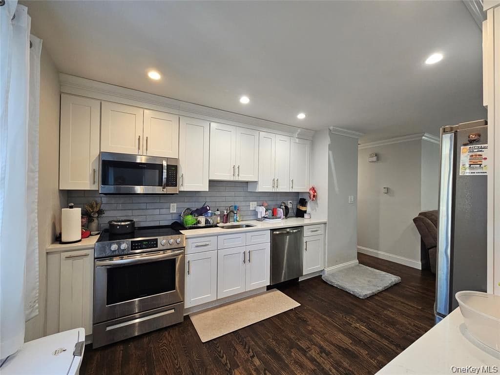 228 Hudson Avenue thumbnail 4