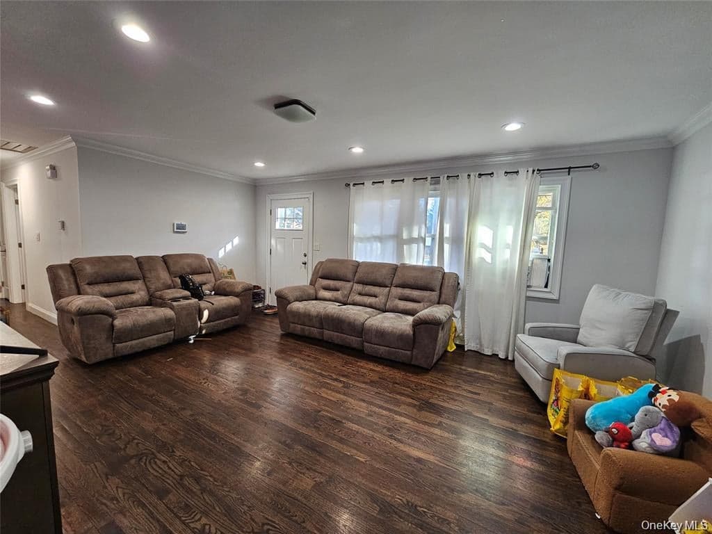 228 Hudson Avenue thumbnail 2