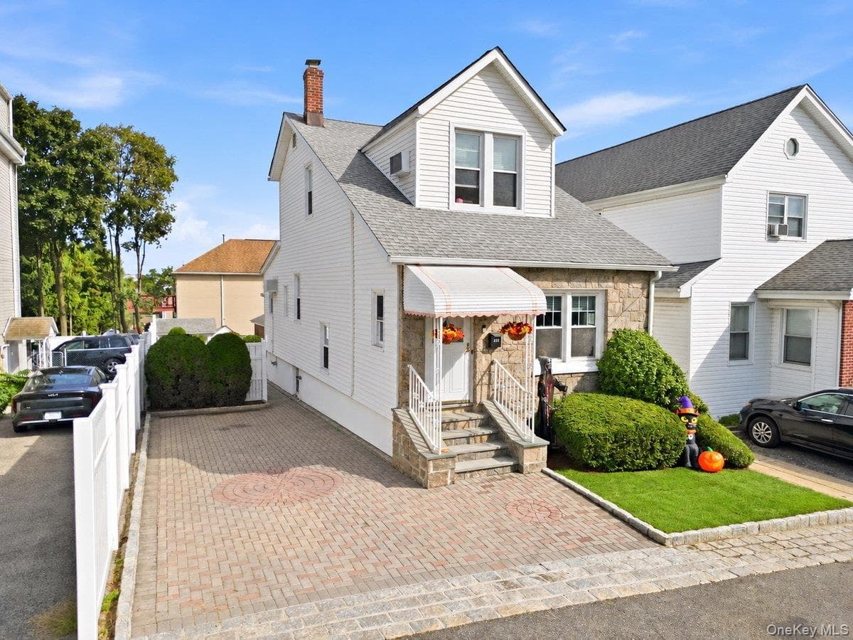 221 Edgewood Avenue thumbnail 3