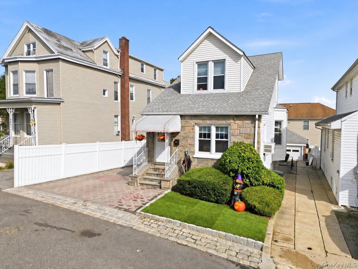 221 Edgewood Avenue thumbnail 2