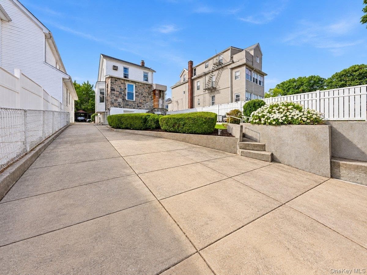 221 Edgewood Avenue thumbnail 39
