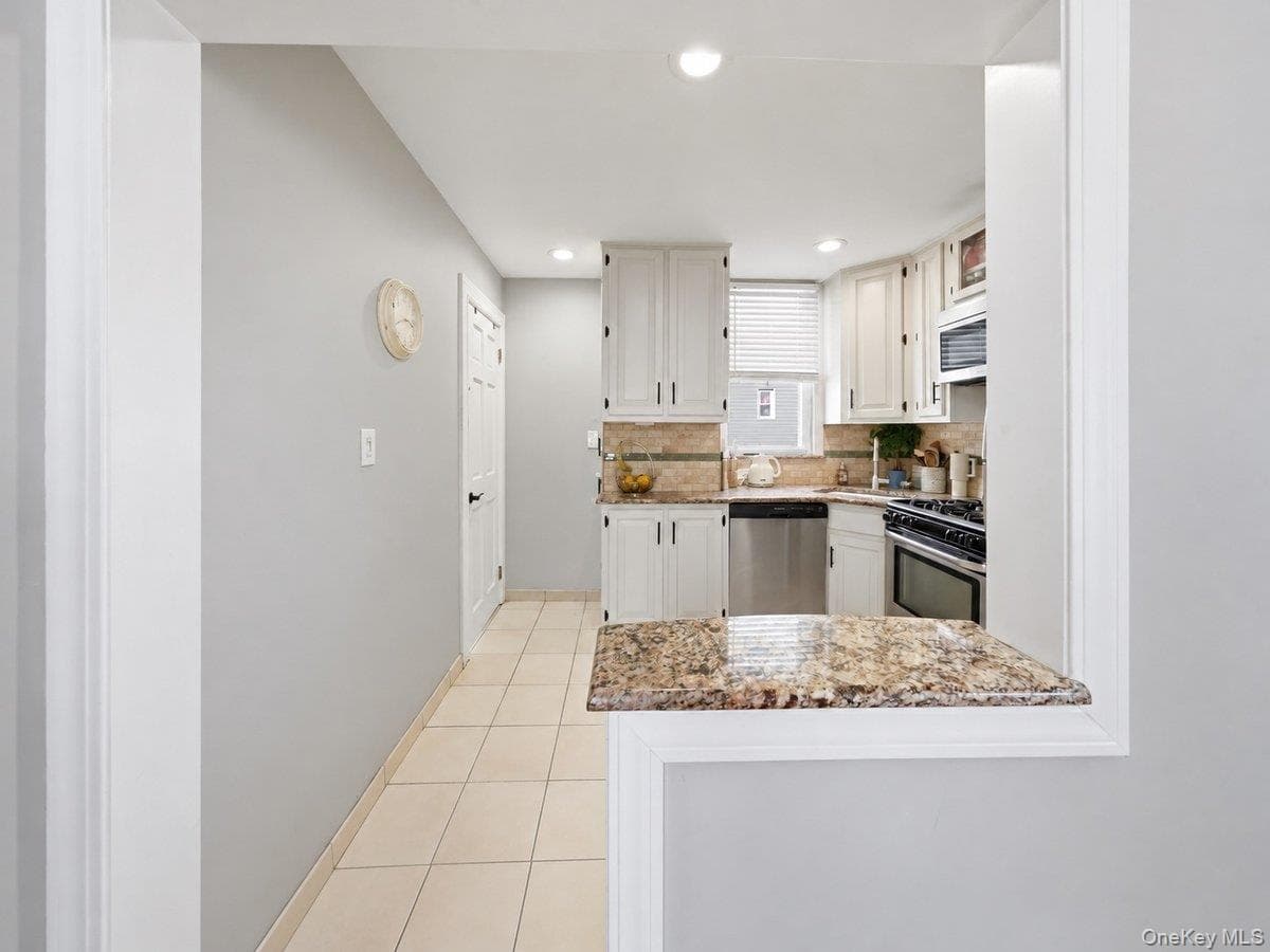 221 Edgewood Avenue thumbnail 9