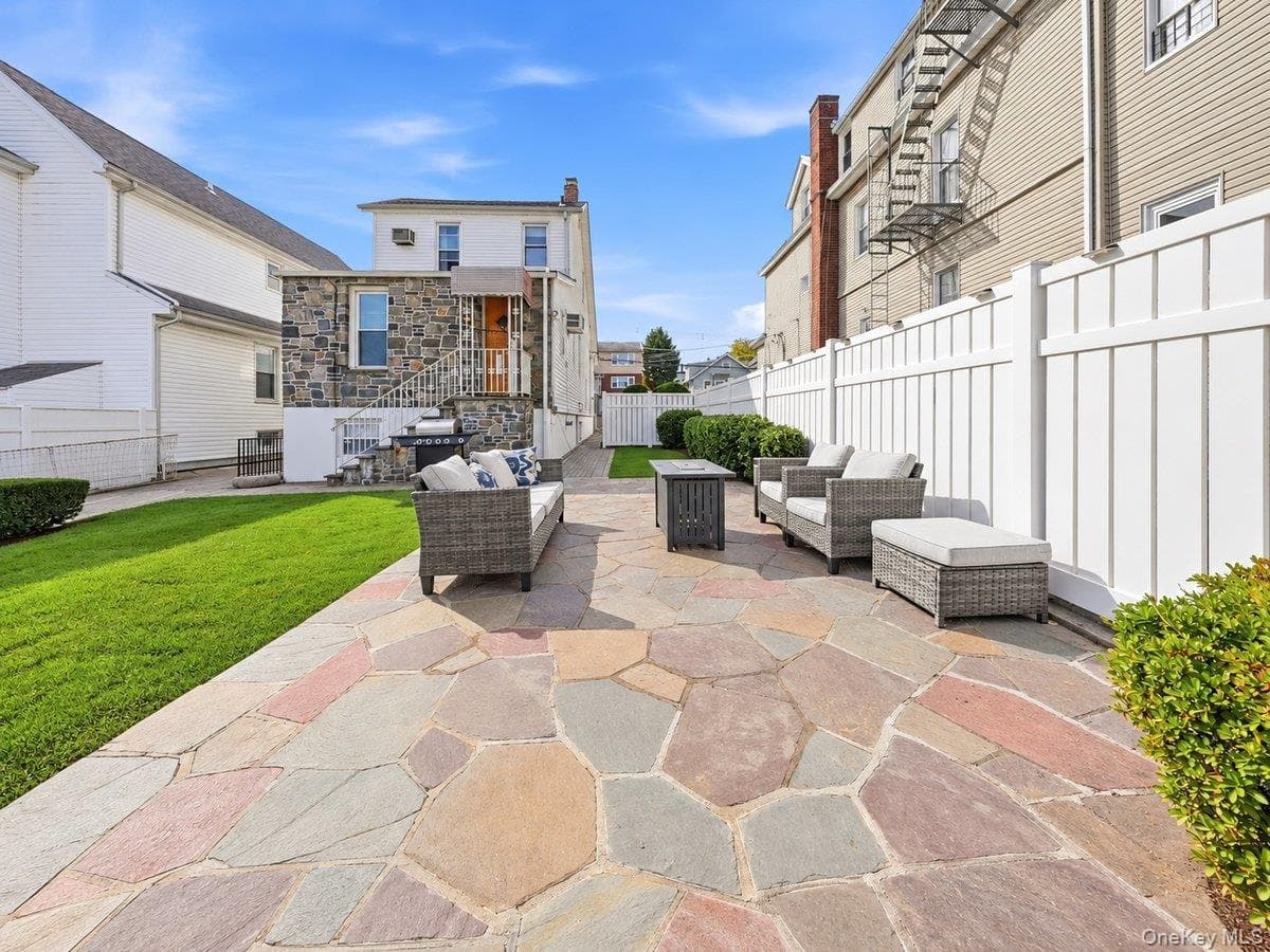 221 Edgewood Avenue thumbnail 32