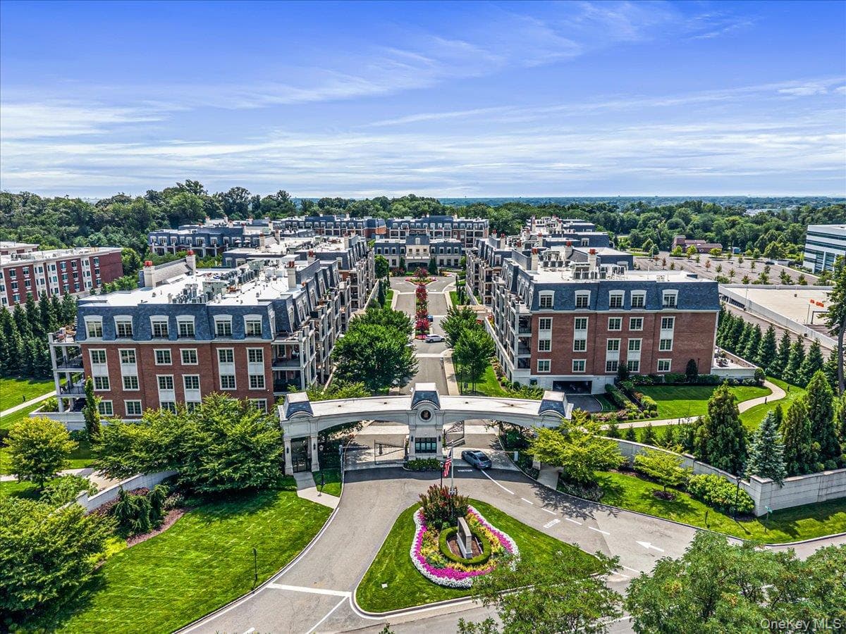 6000 Royal Court Unit: 6006, North Hills