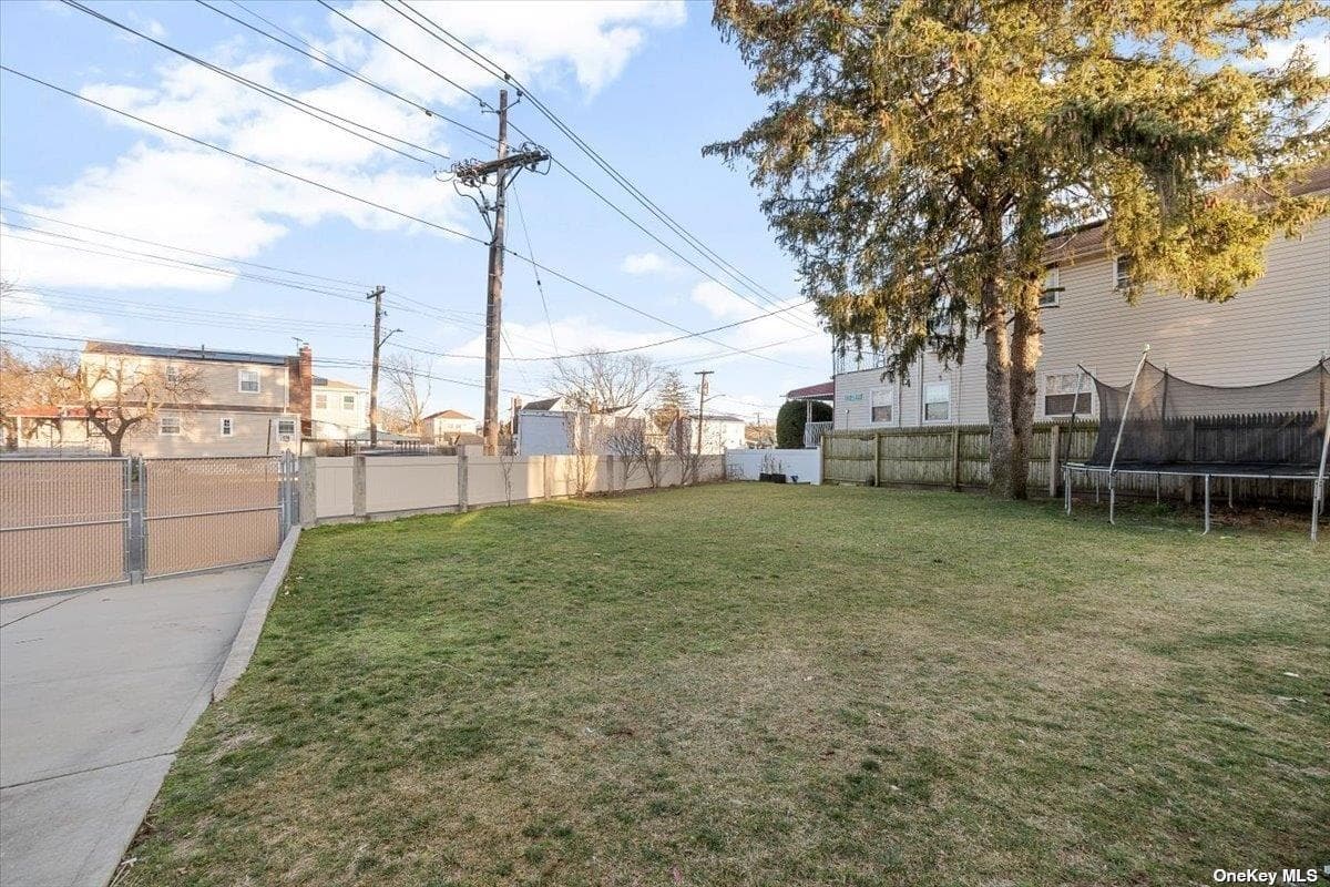 142-25 Latham Lane thumbnail 17
