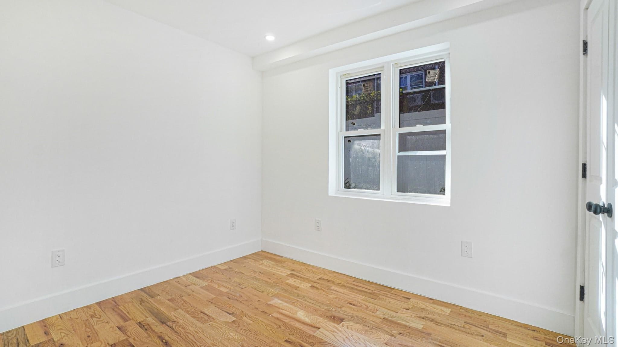 1011 E 221st Street thumbnail 10