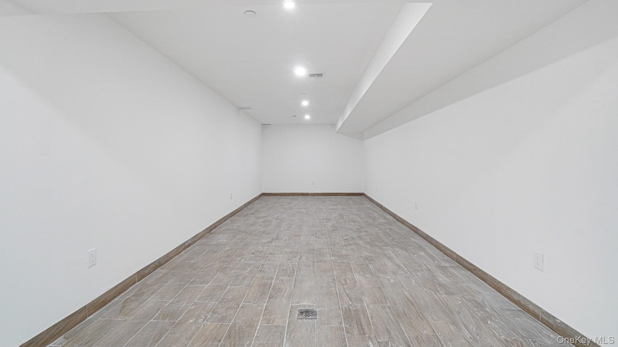 1011 E 221st Street thumbnail 15
