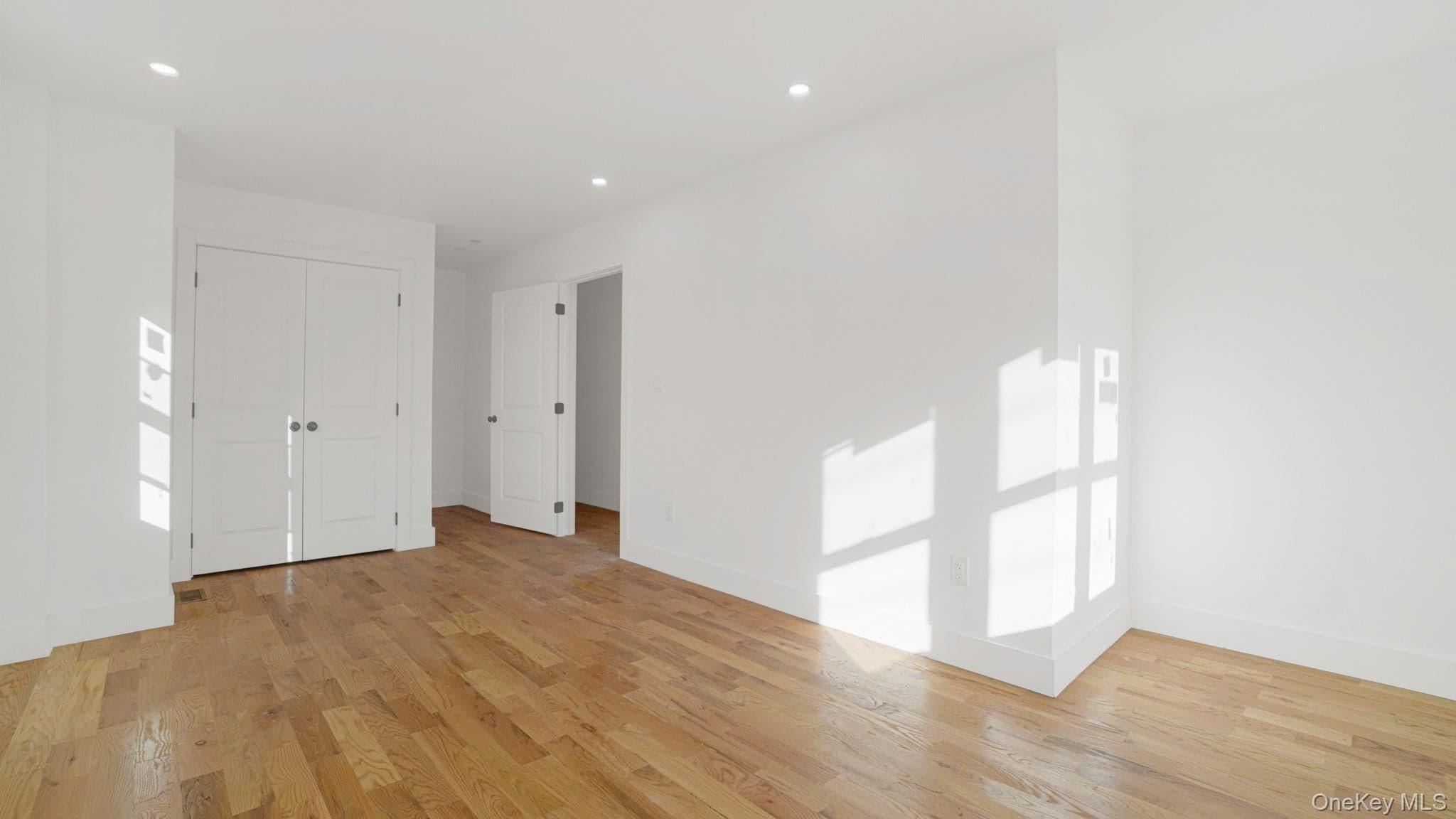 1011 E 221st Street thumbnail 14