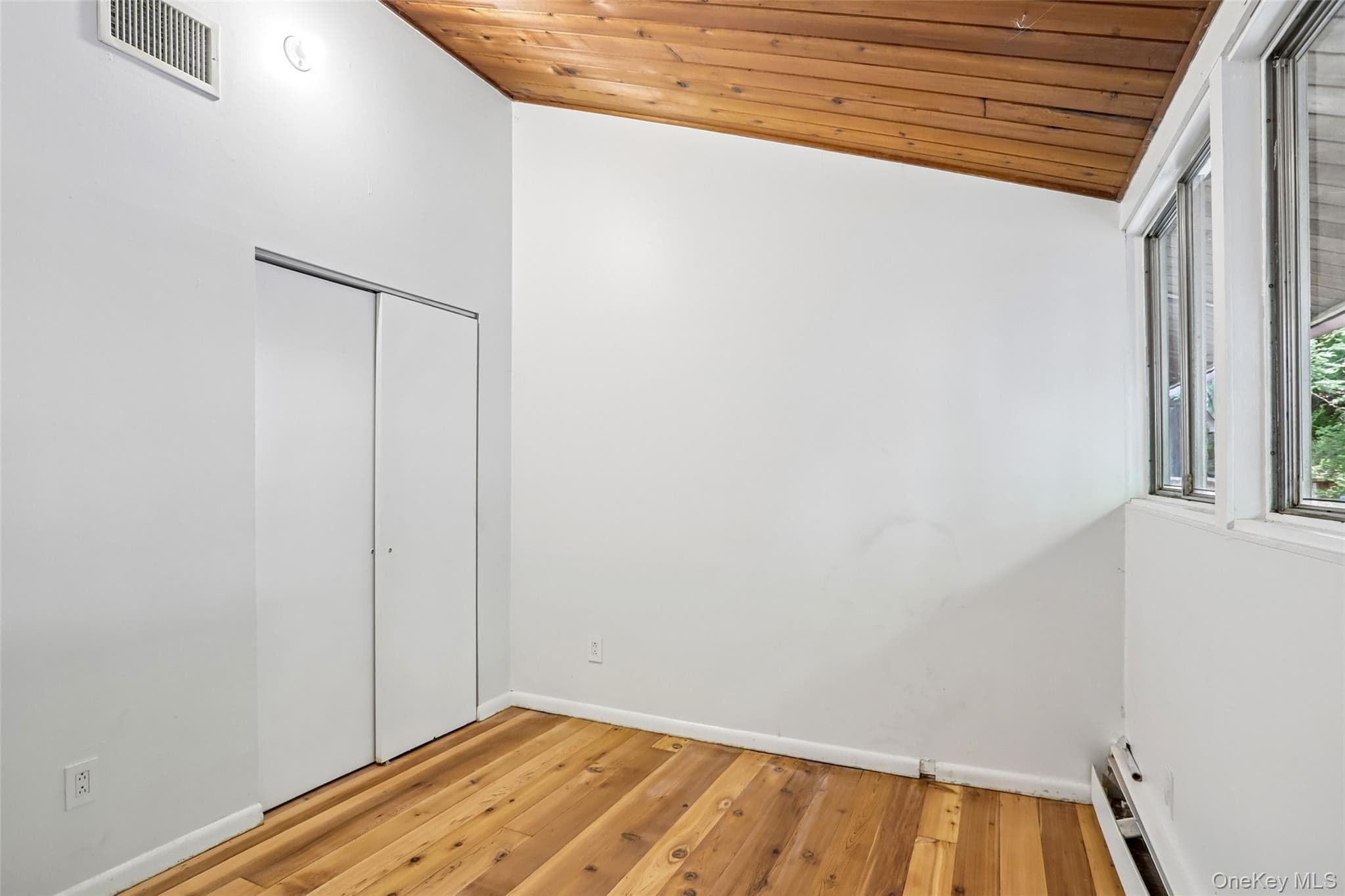 951 Haverstraw Road thumbnail 16