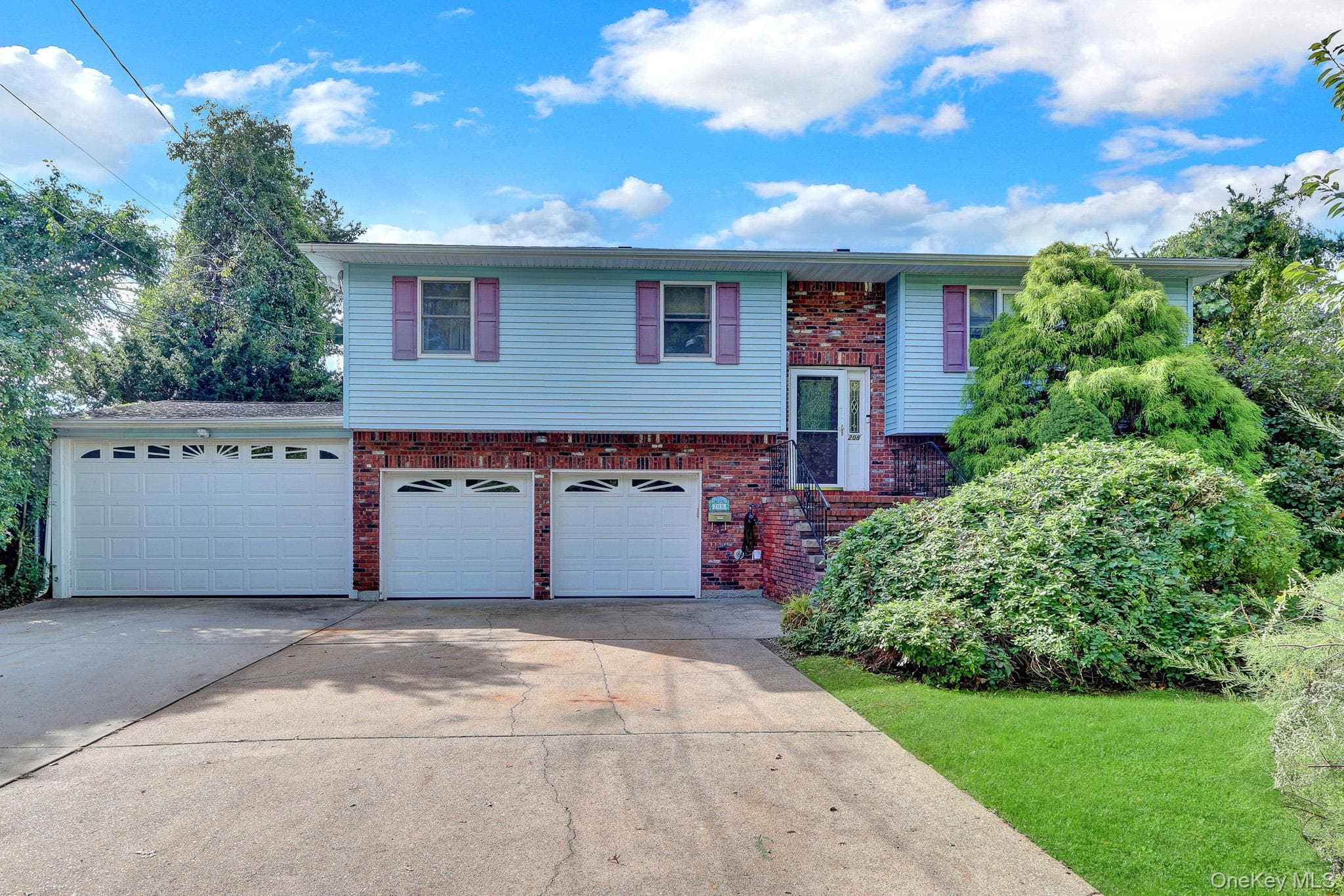 208 Raider Street photo 1