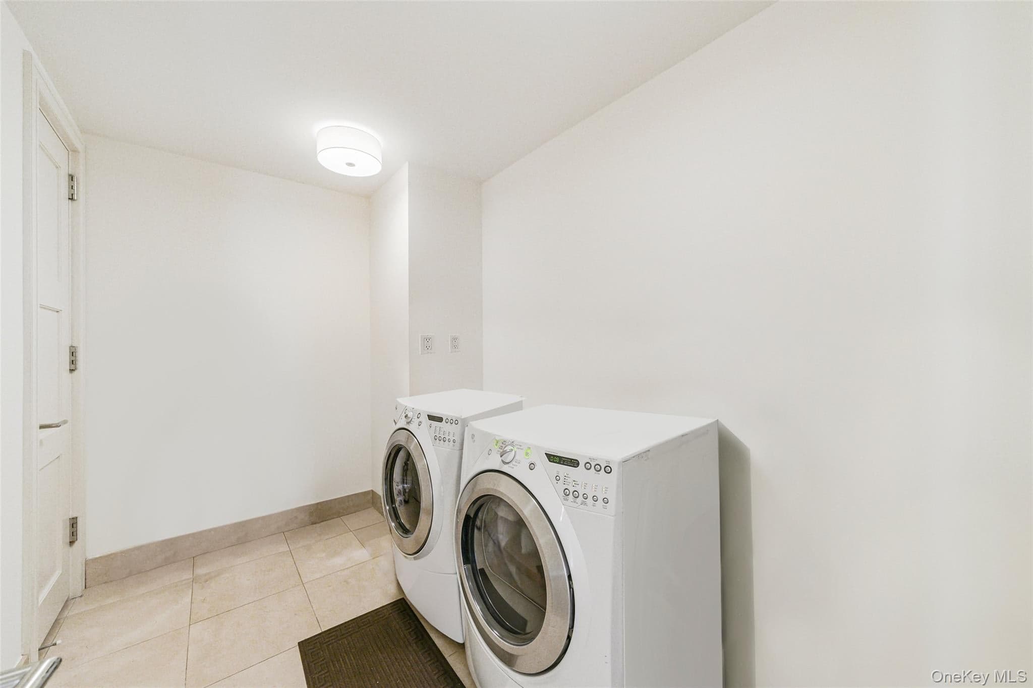 1 Renaissance Square Unit: 37B thumbnail 23