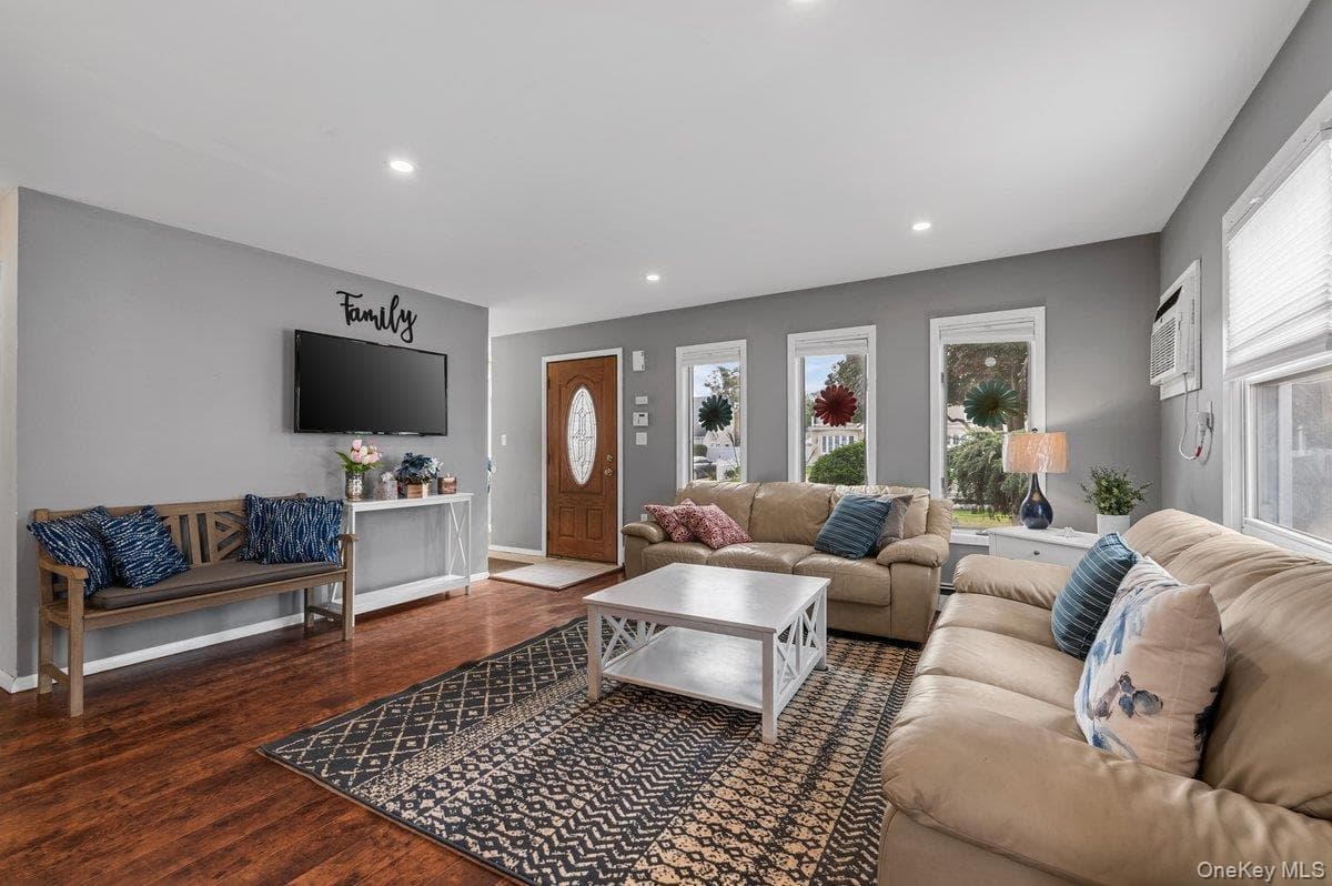 61 Hollyhock Road thumbnail 5