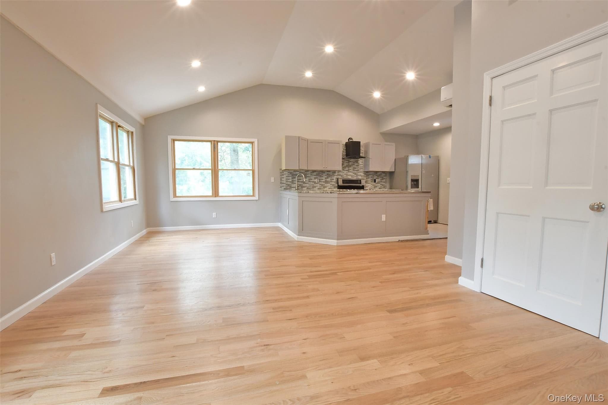 6 Southold Road thumbnail 17