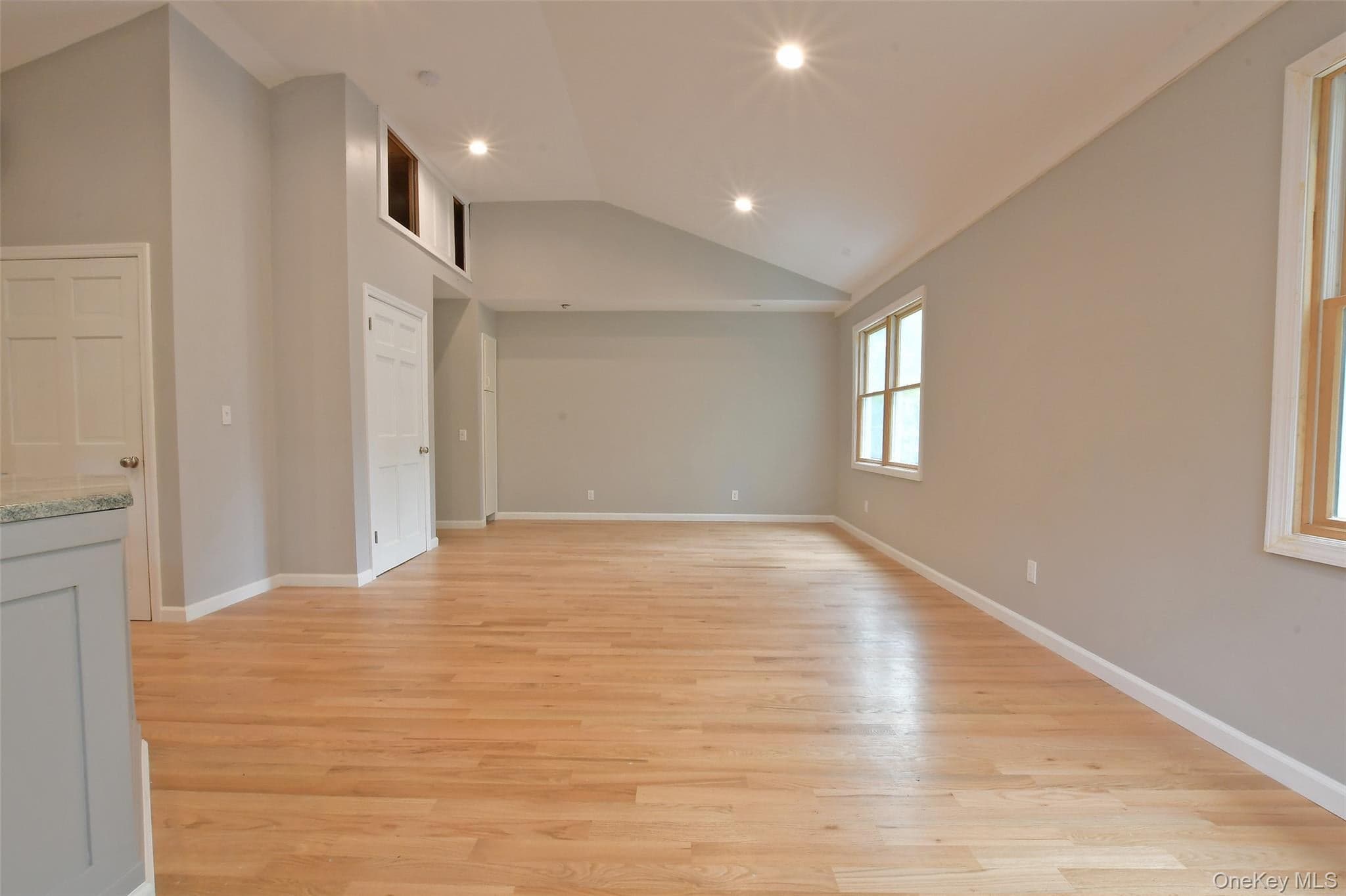 6 Southold Road thumbnail 15