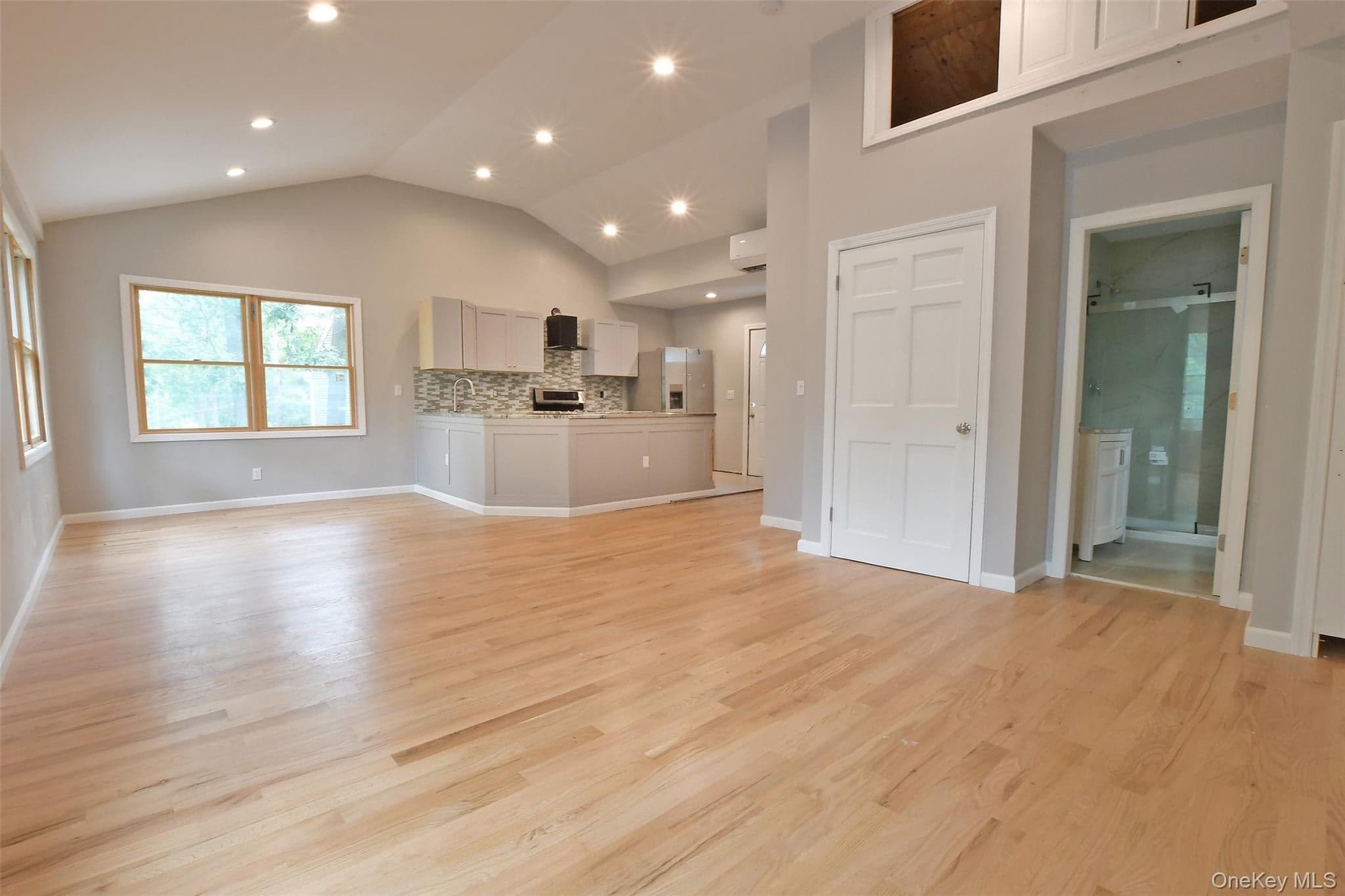 6 Southold Road thumbnail 16