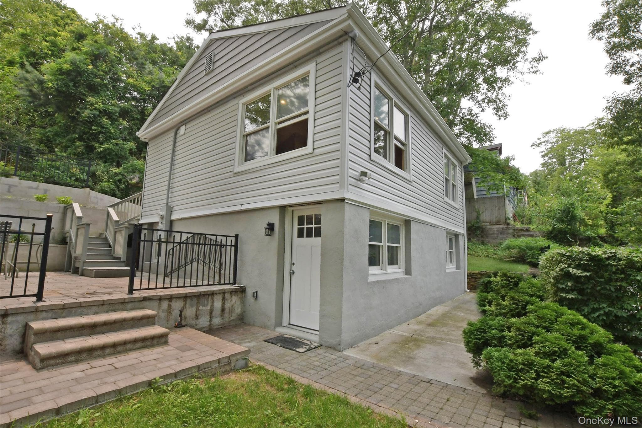 6 Southold Road photo 1
