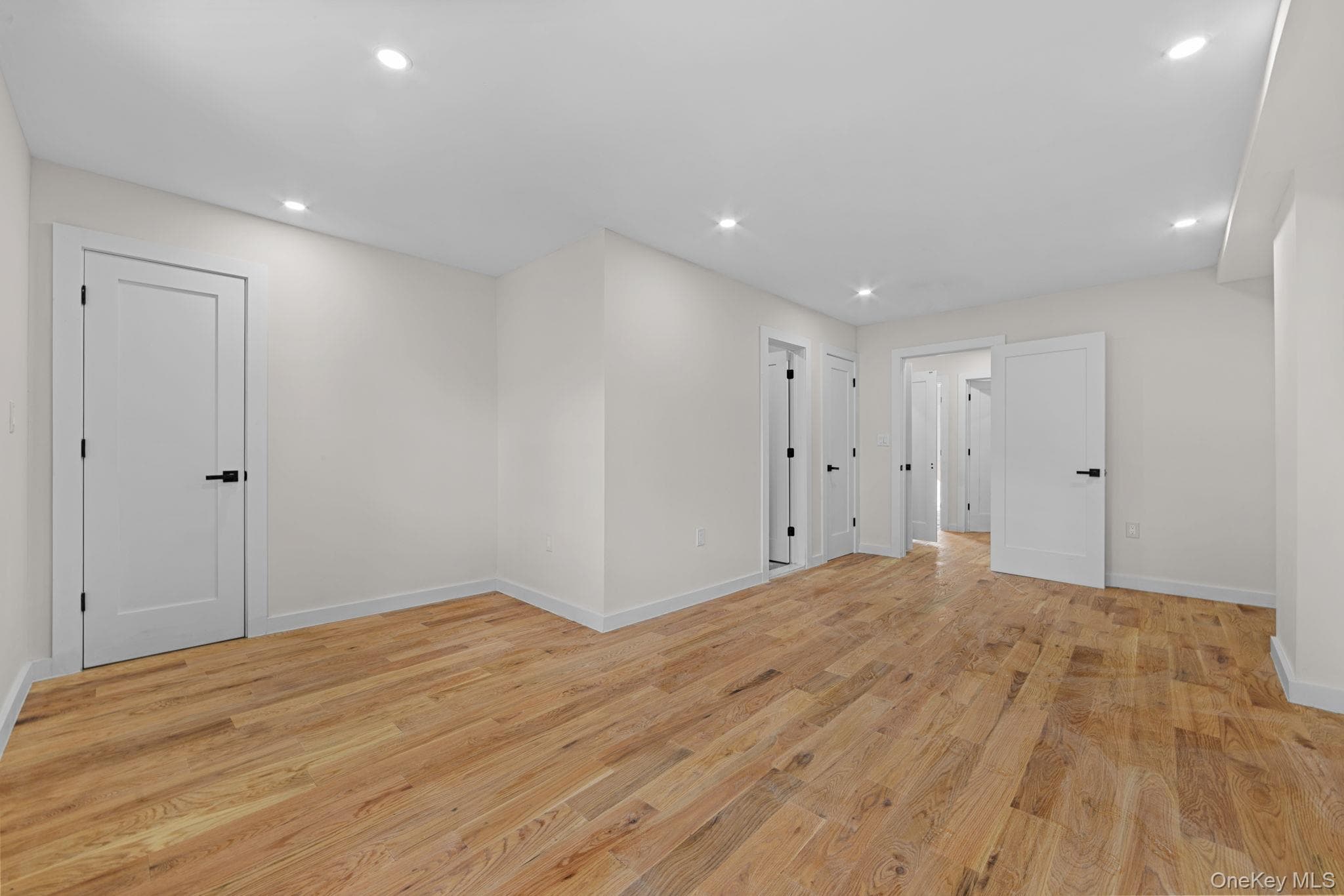 666 Osborn Street thumbnail 10