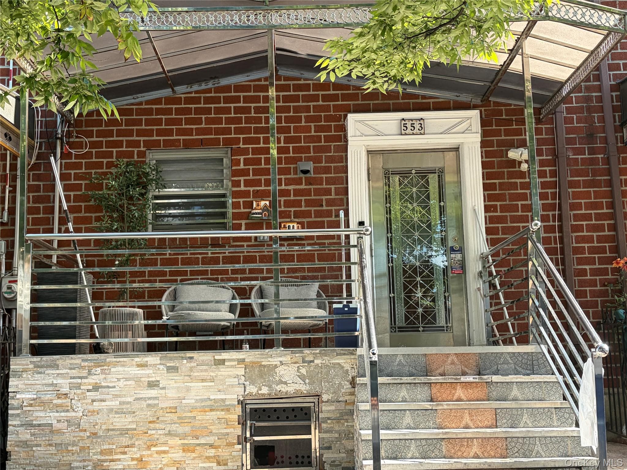 553 Hendrix ST photo 1