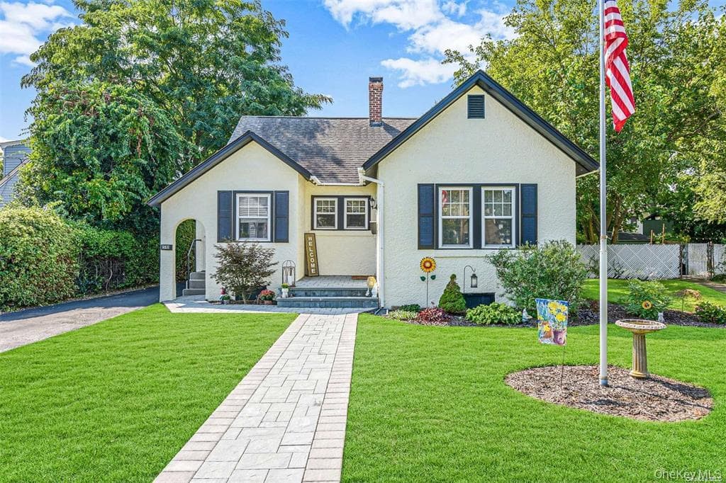 510 Secatogue Avenue photo 1