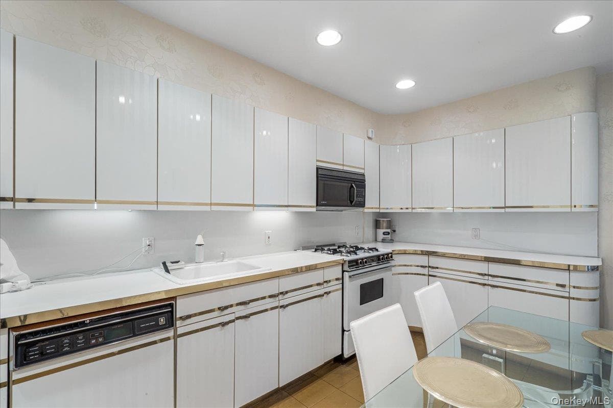 23-45 Bell Boulevard Unit: 1H thumbnail 6