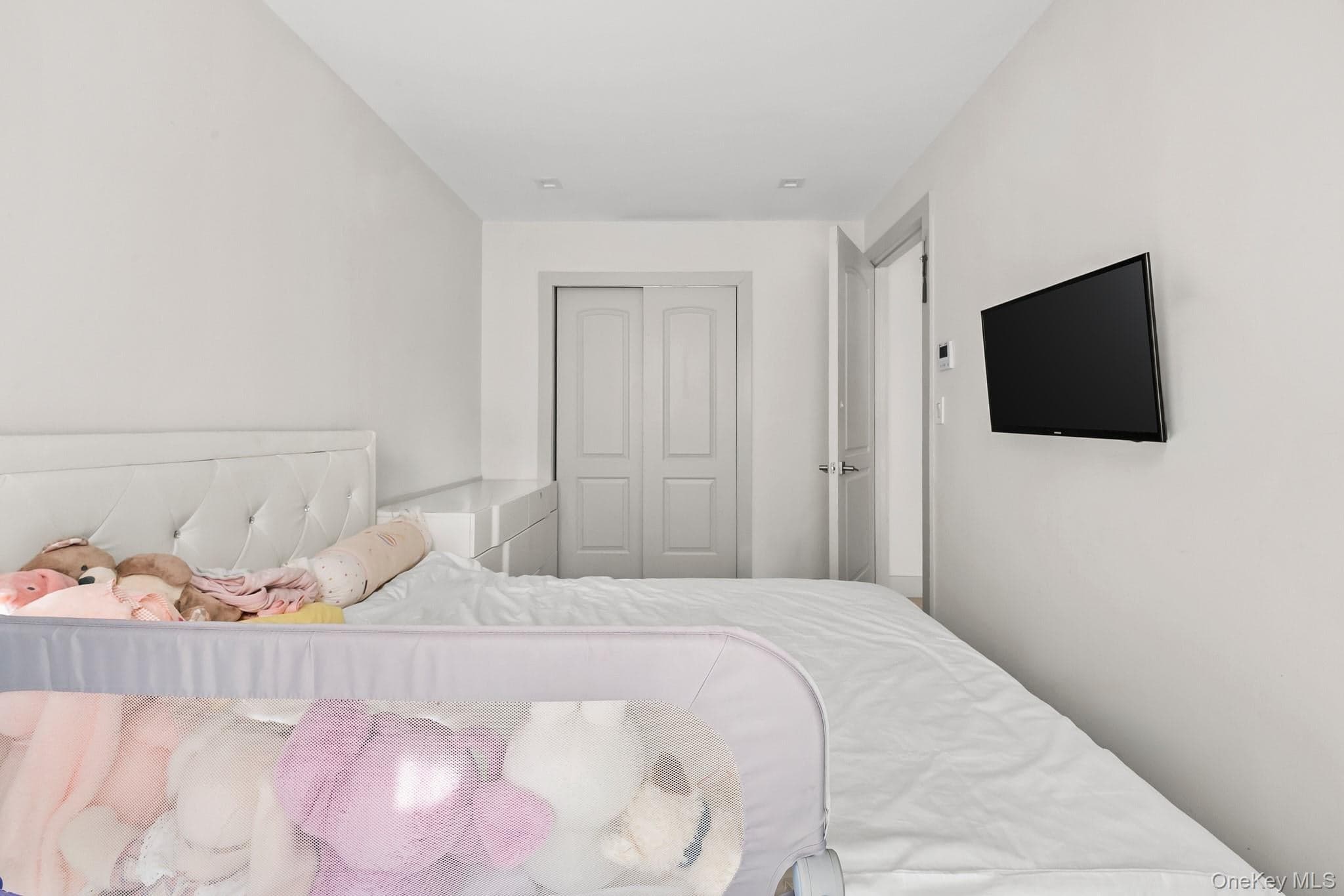 4162 Bowne Street Unit: 5A thumbnail 11