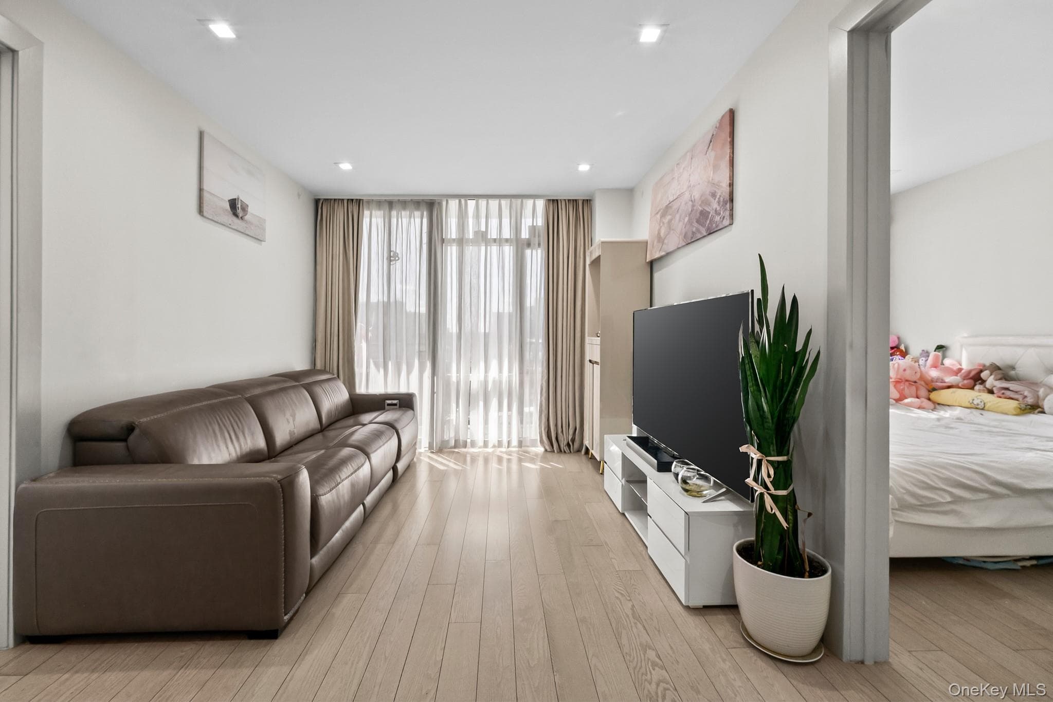 4162 Bowne Street Unit: 5A thumbnail 5