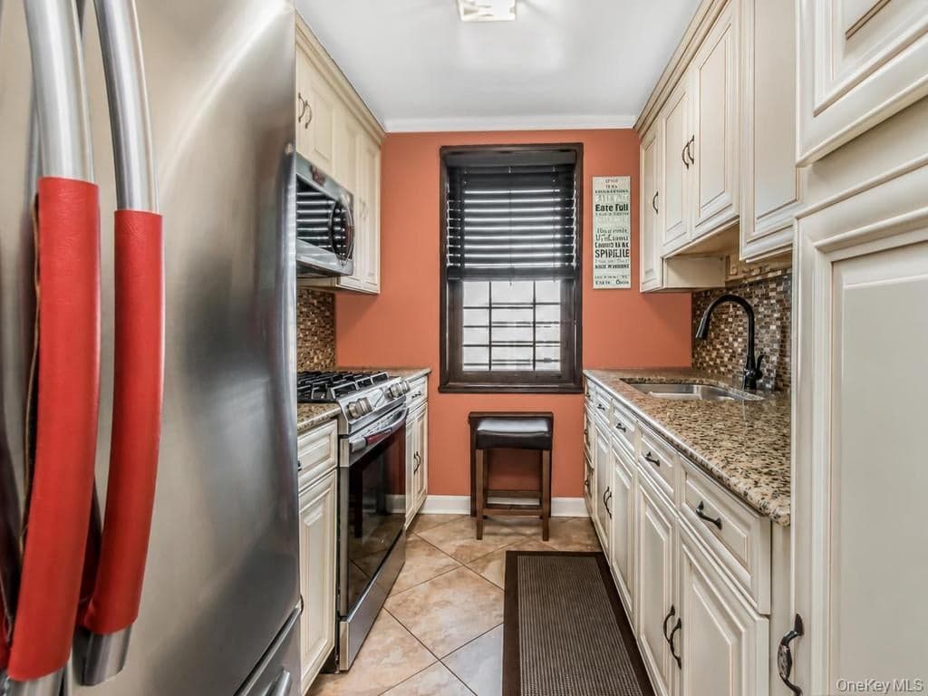 480 Riverdale Avenue Unit: 6H thumbnail 4