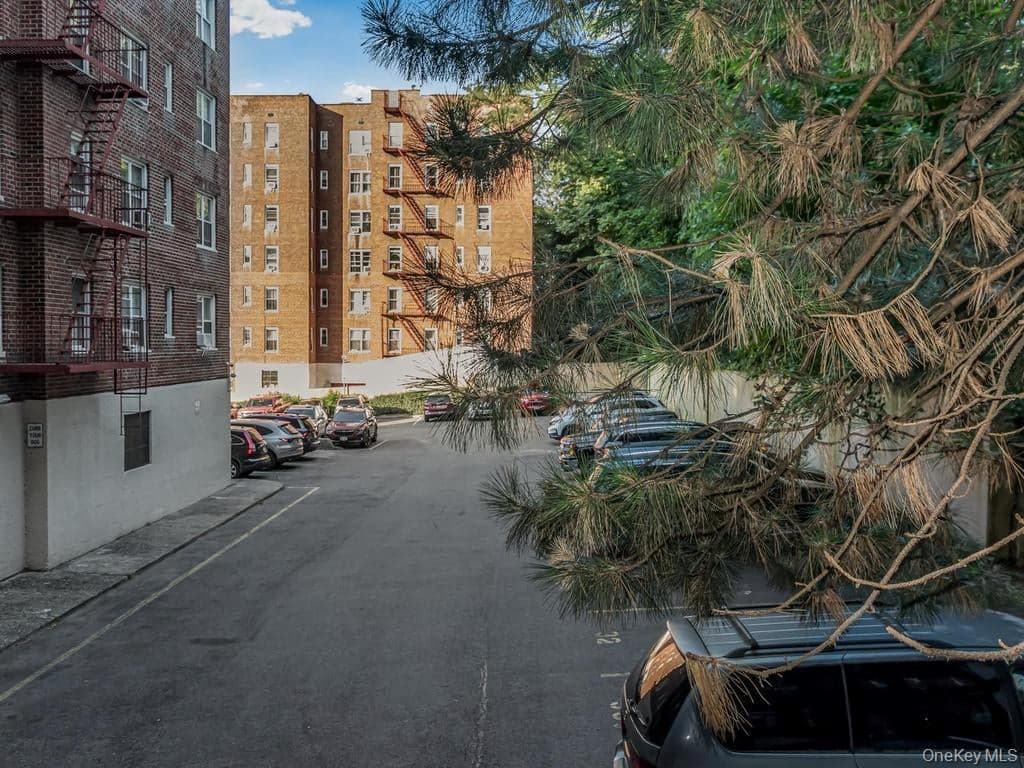 480 Riverdale Avenue Unit: 6H thumbnail 15