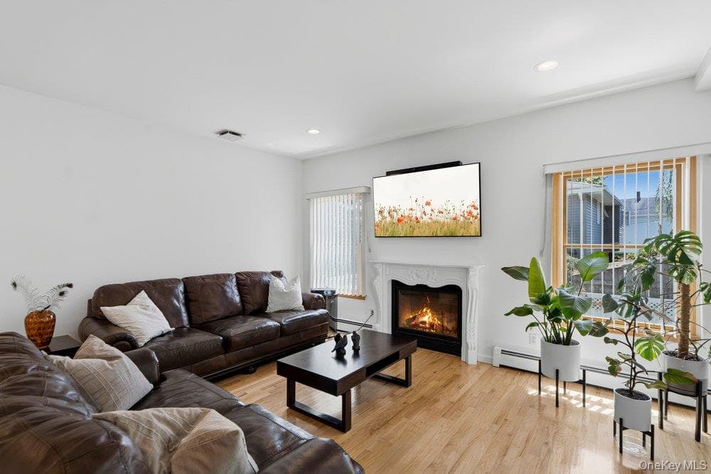 2066 Washington Avenue thumbnail 8