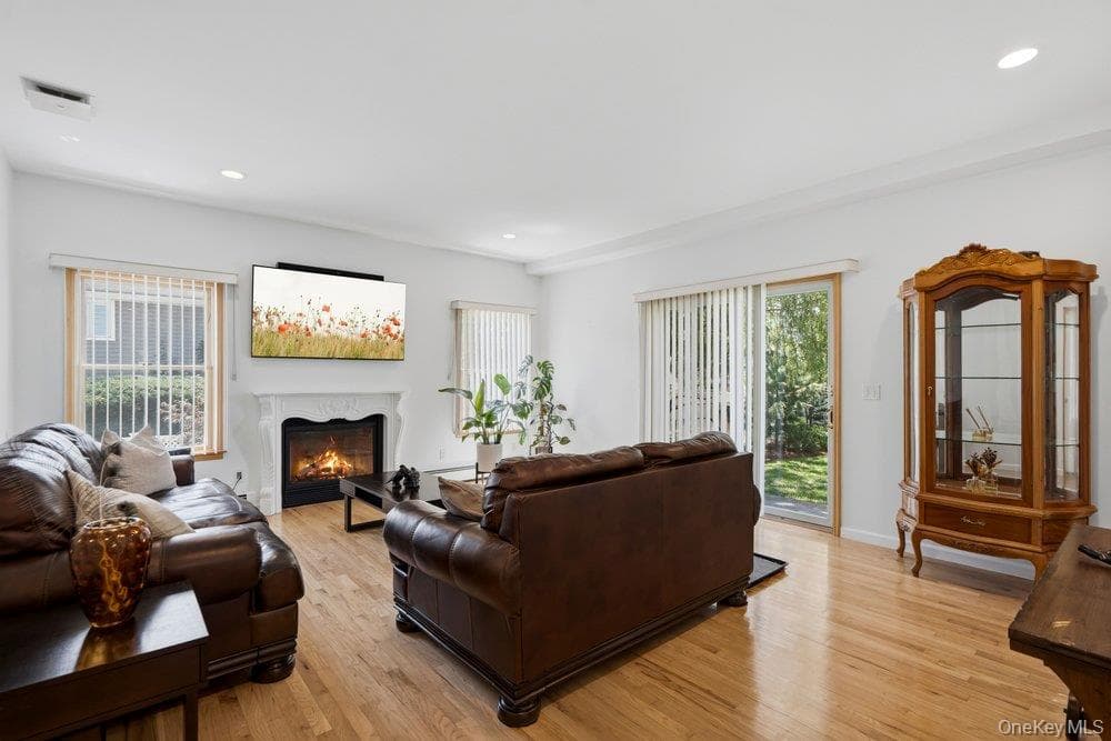 2066 Washington Avenue thumbnail 9