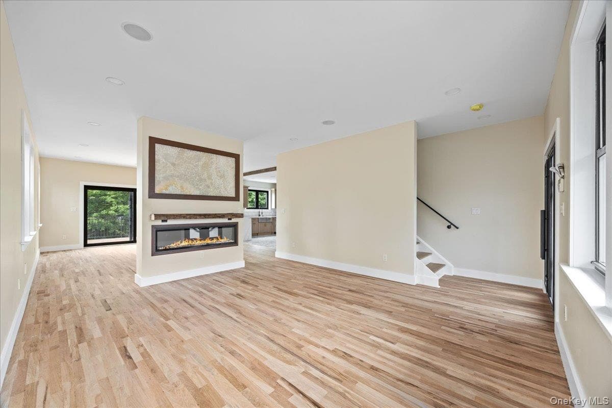 631 N Broadway thumbnail 4