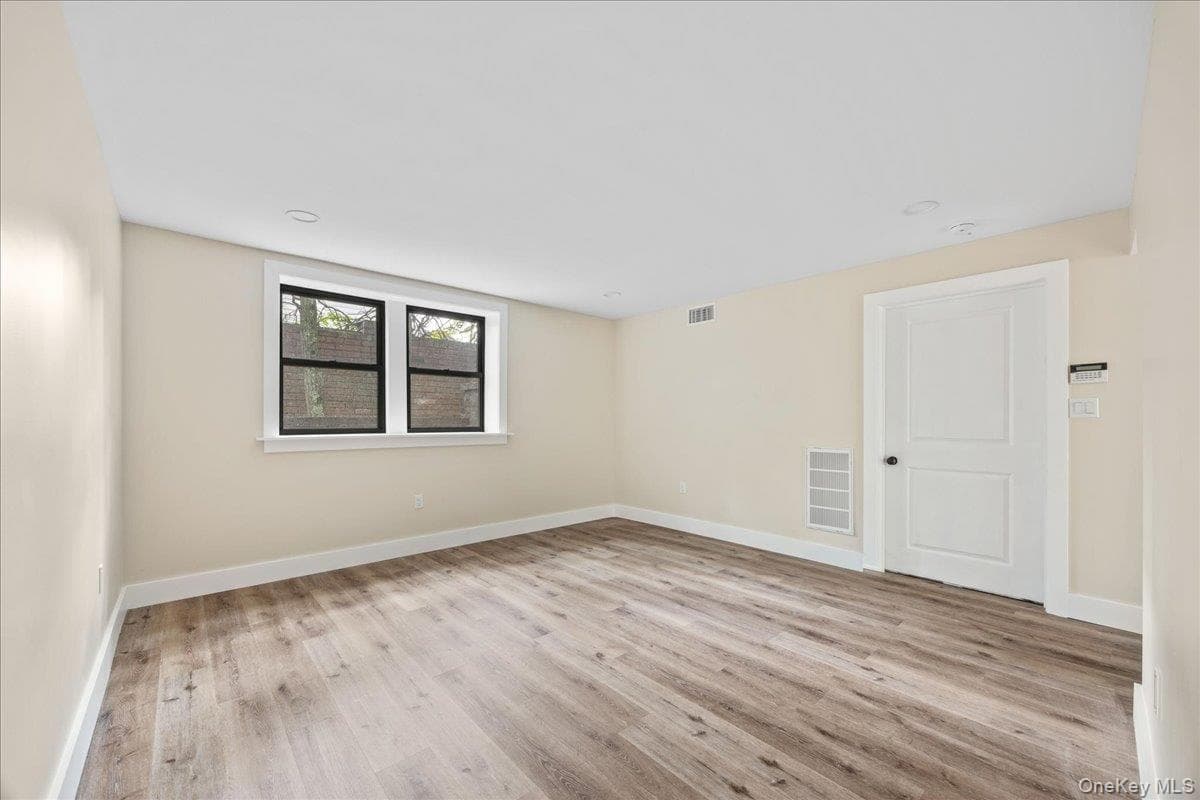631 N Broadway thumbnail 39
