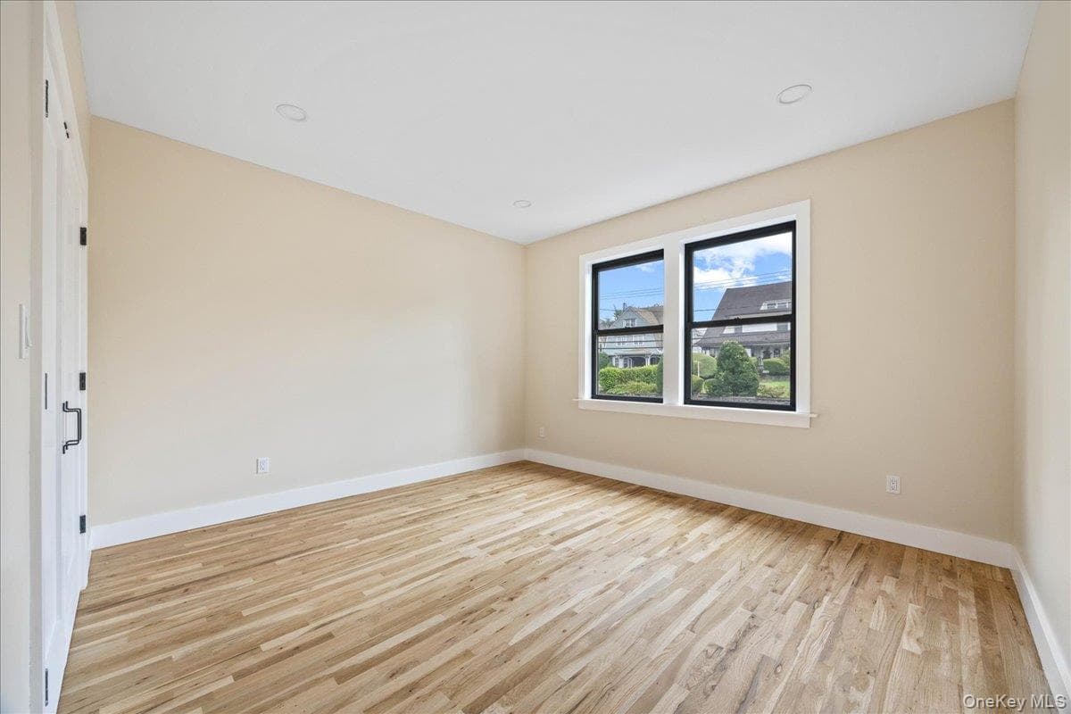 631 N Broadway thumbnail 13