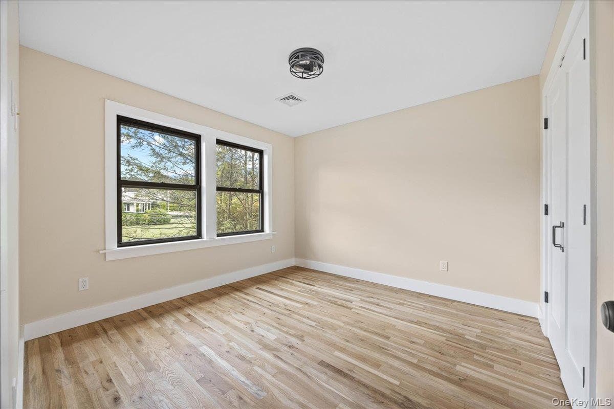631 N Broadway thumbnail 33