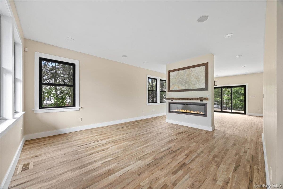 631 N Broadway thumbnail 2