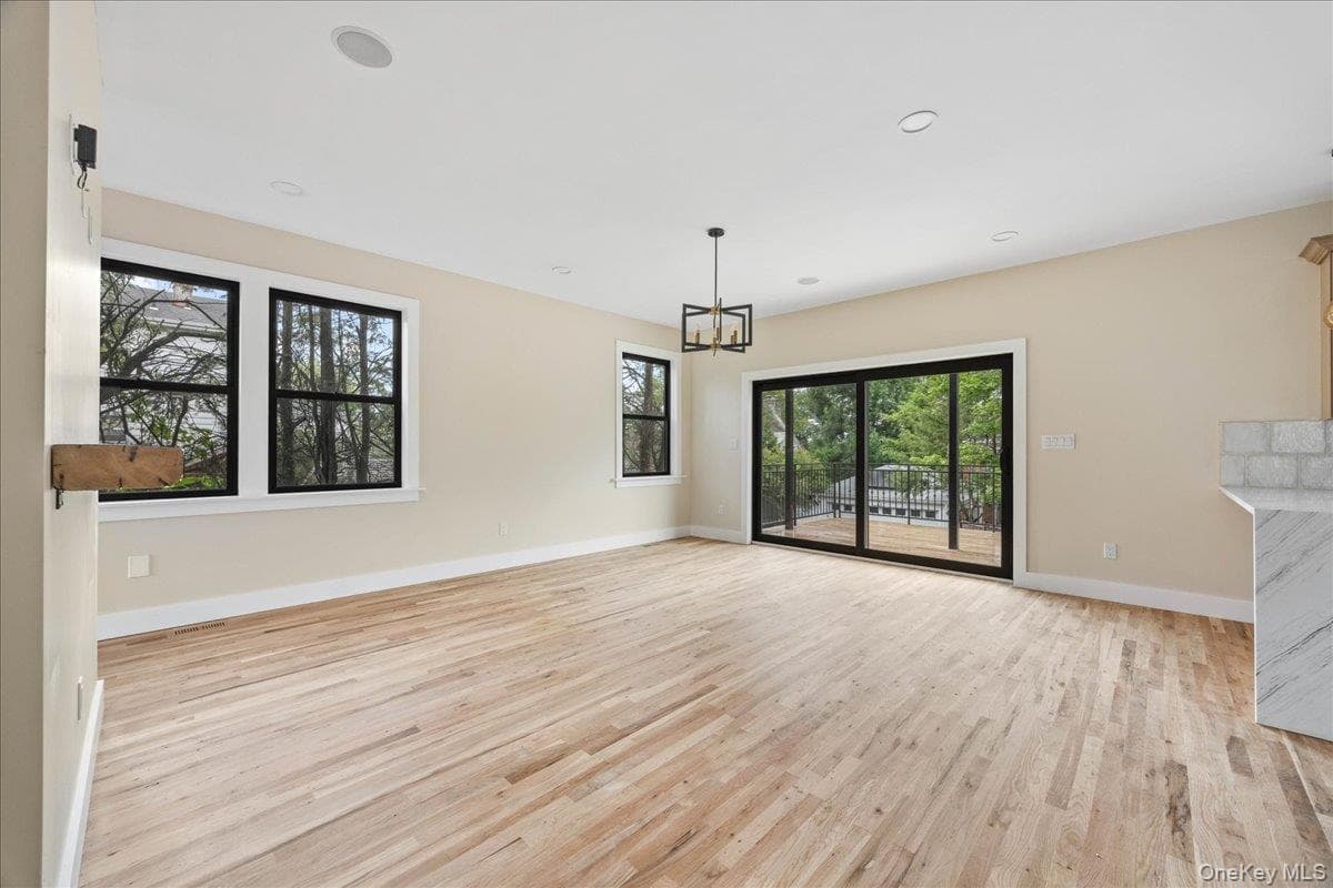 631 N Broadway thumbnail 5