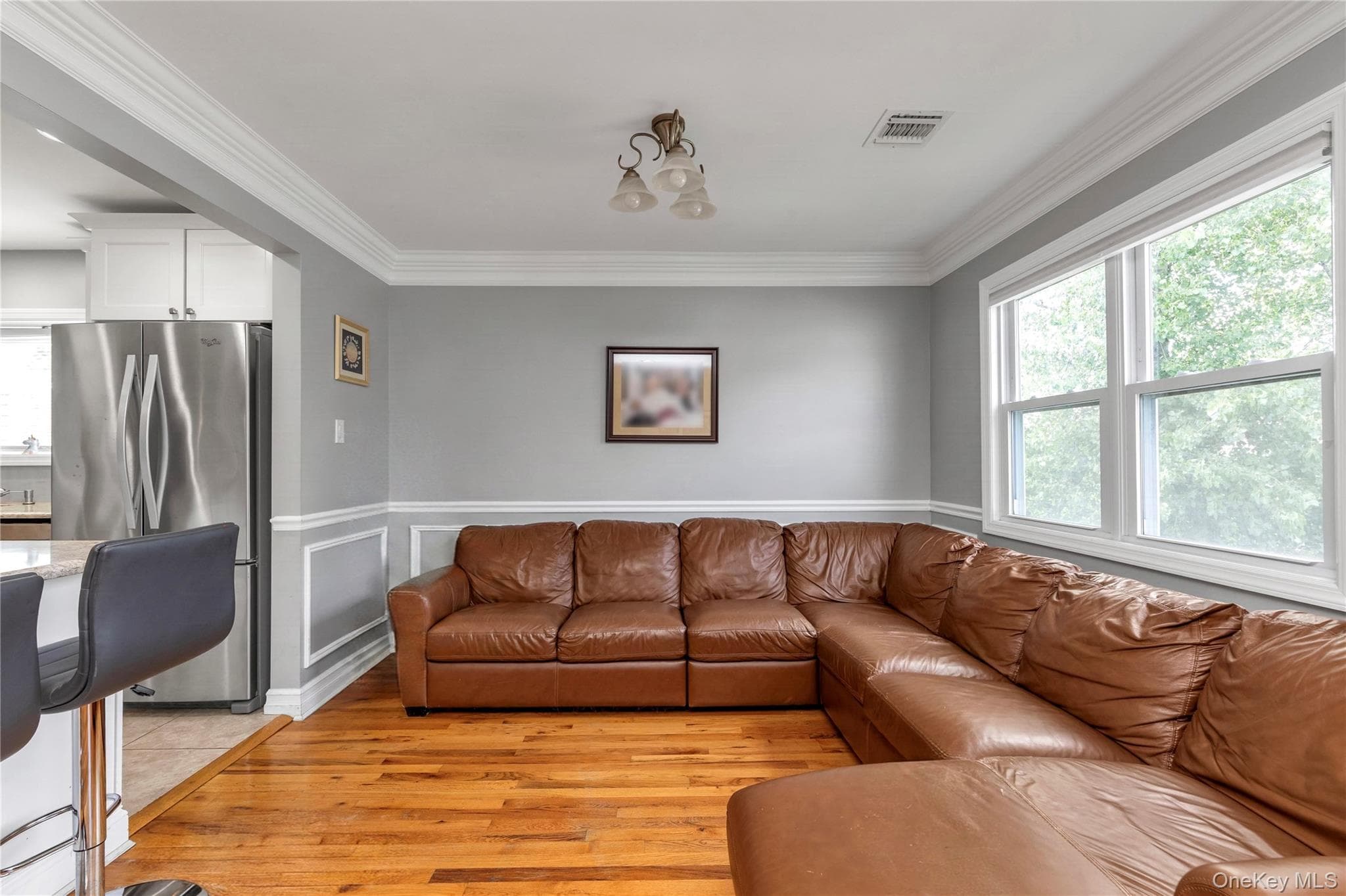 647 Jarvis Avenue thumbnail 6