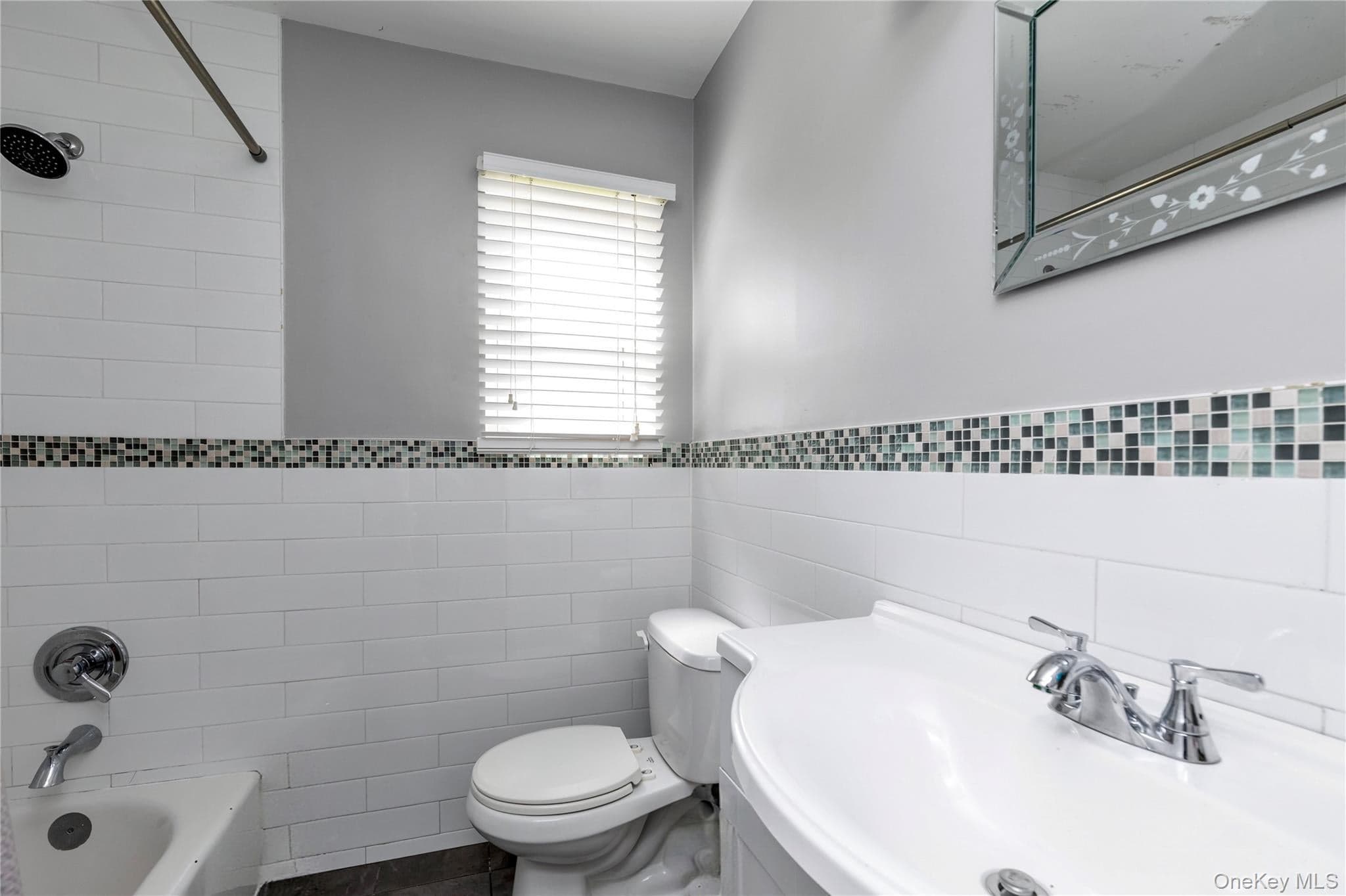 647 Jarvis Avenue thumbnail 25