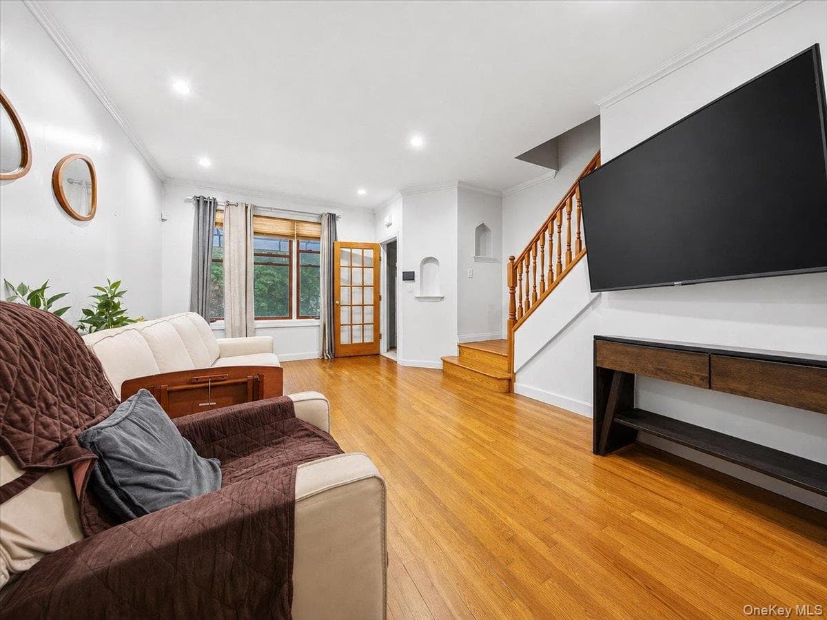 320 E 59th Street thumbnail 4