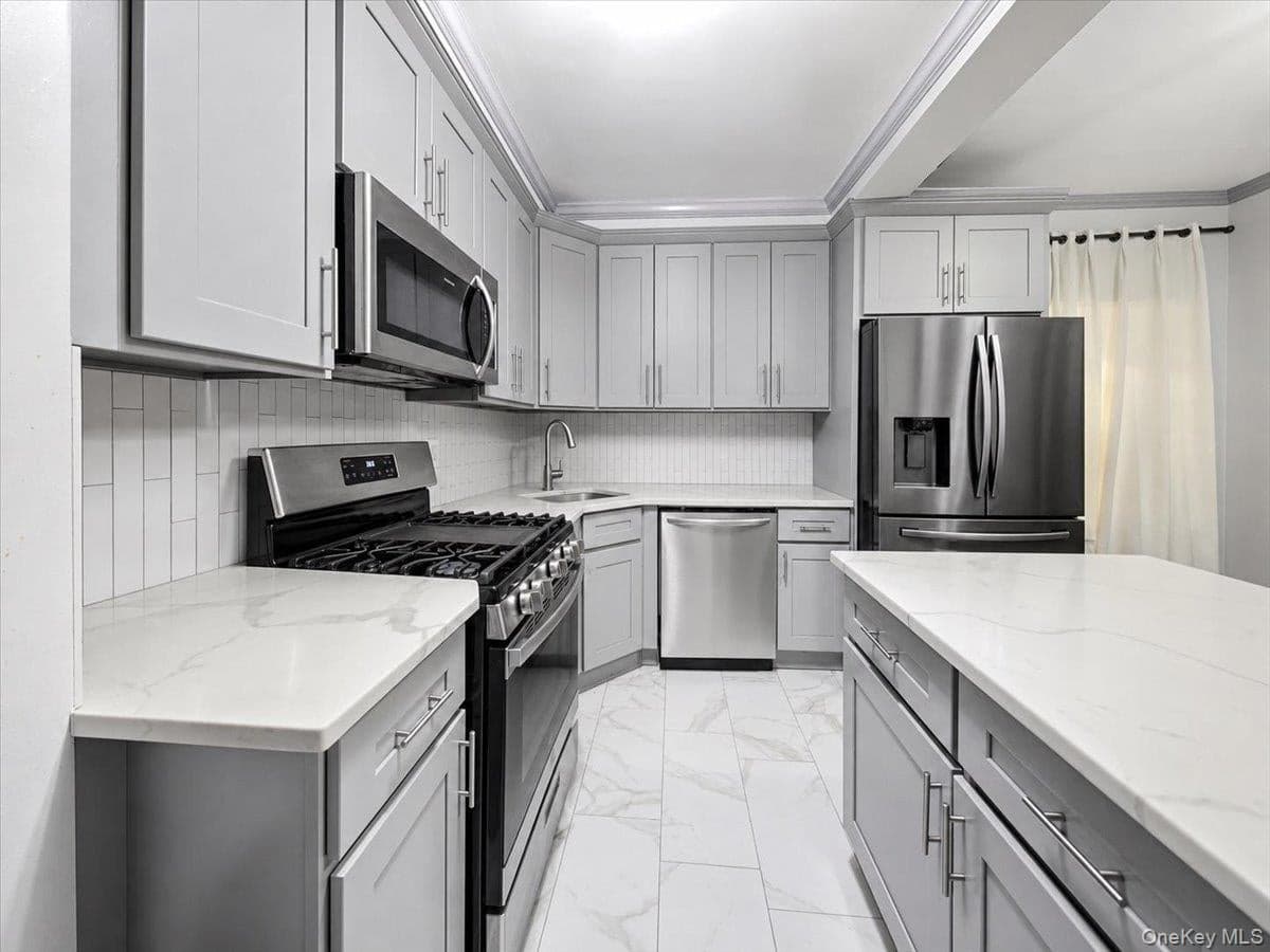 320 E 59th Street thumbnail 5