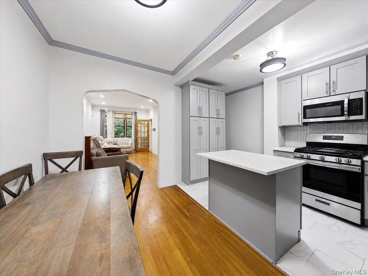 320 E 59th Street thumbnail 7