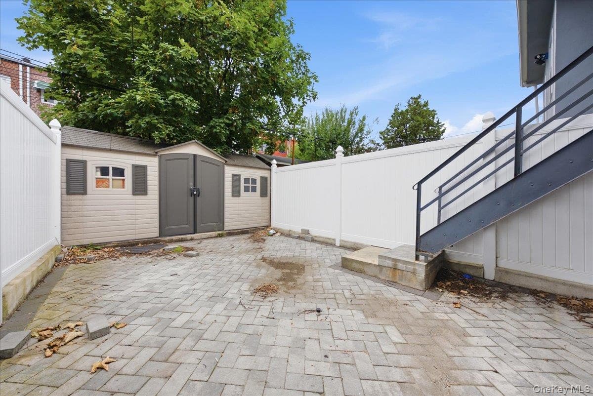 320 E 59th Street thumbnail 16