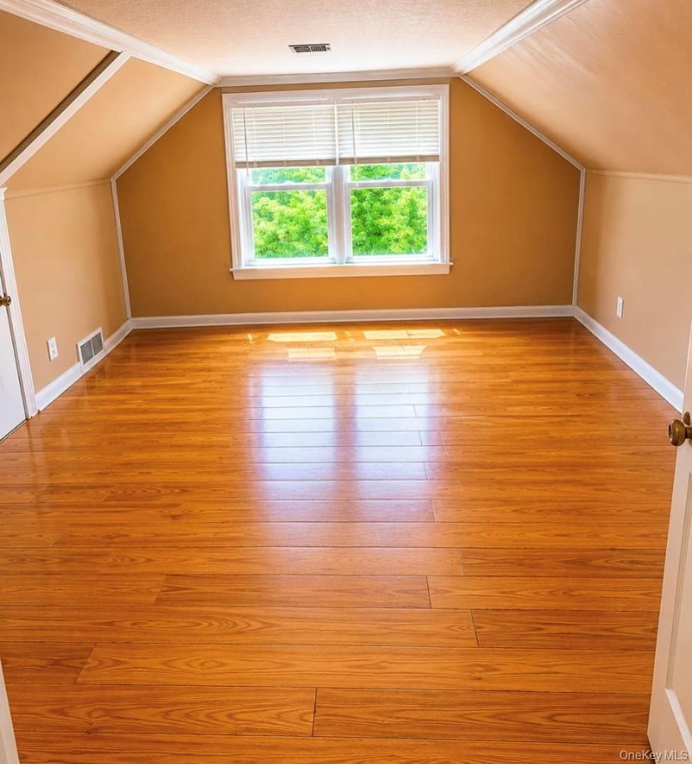 64 Crestwood Boulevard thumbnail 17
