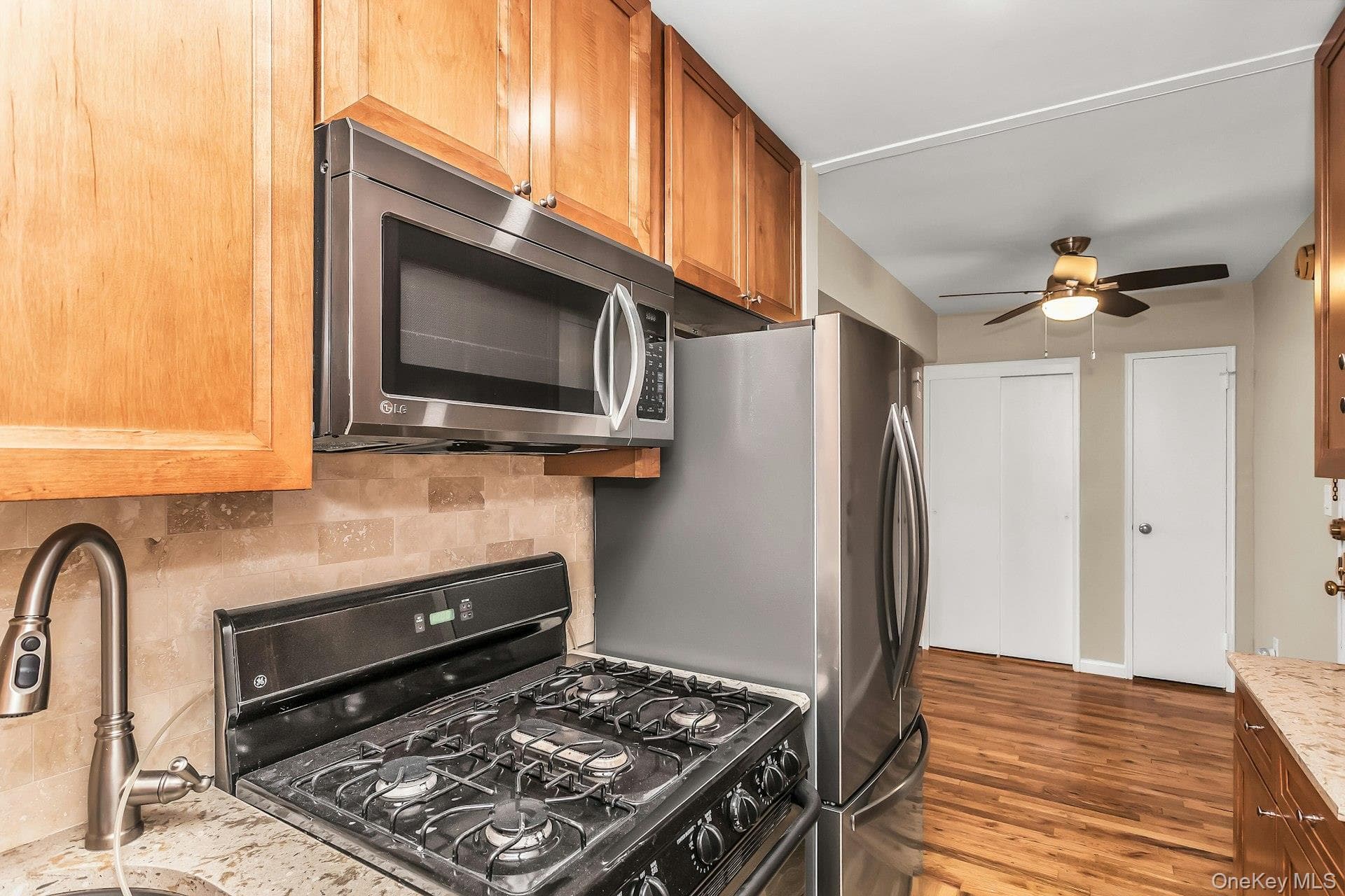 370 W Broadway Unit: 4J thumbnail 8